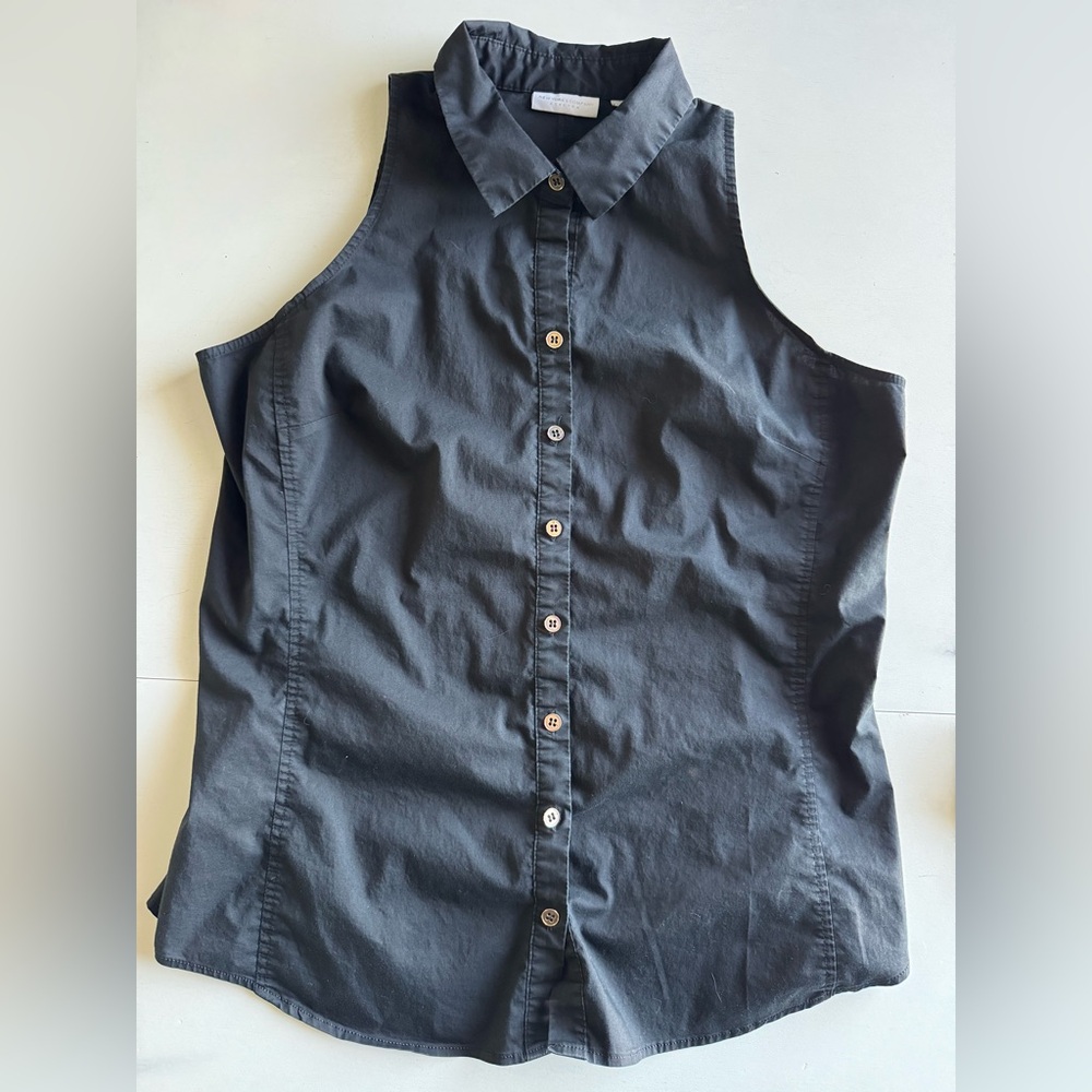 New York & Company women’s Black Sleeveless Button-Down Shirt Medium